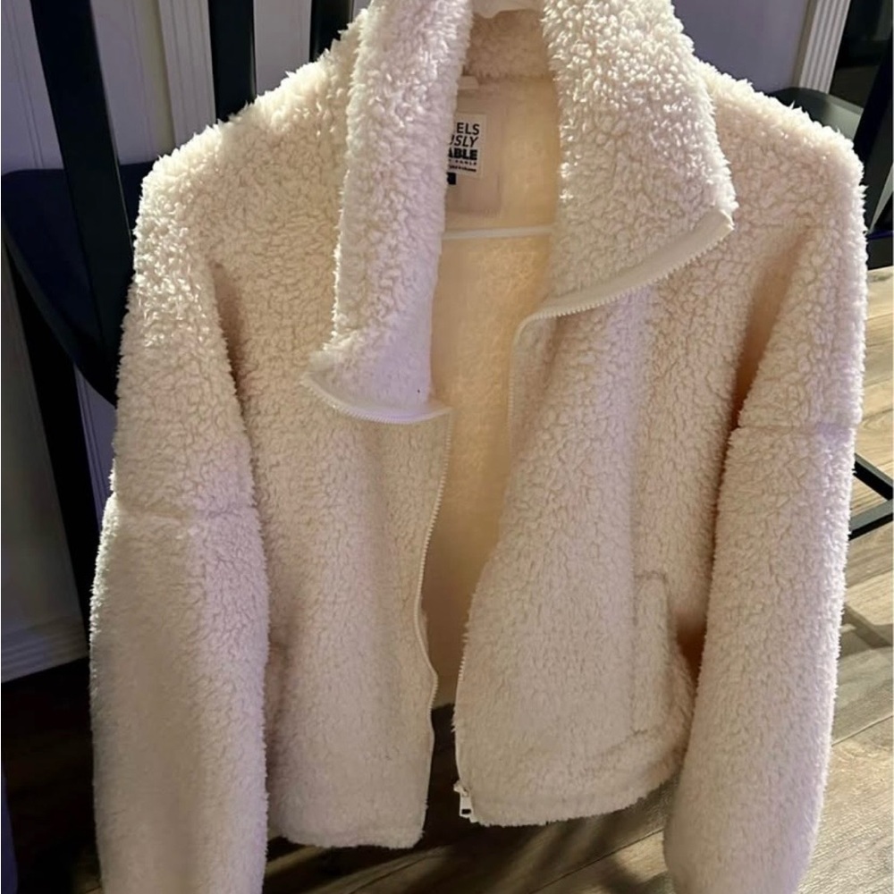 American Eagle Outfitters Cream Sherpa  Jacket